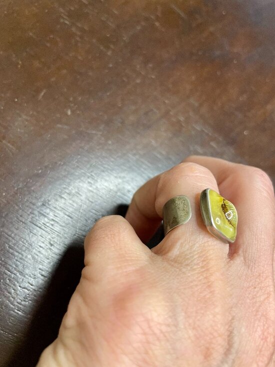 VTG Sterling Silver Modernist Ring with Yellow Resin Sz 7 Adjustable - Picture 4 of 7